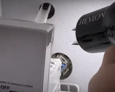 How do I unstick my ice maker arm? How do I unstick my ice maker arm?