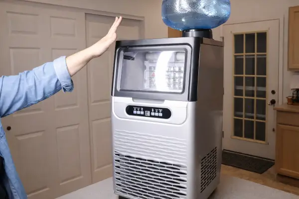 Does an ice maker use a lot of water