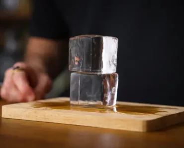 How to make clear ice in ice maker?